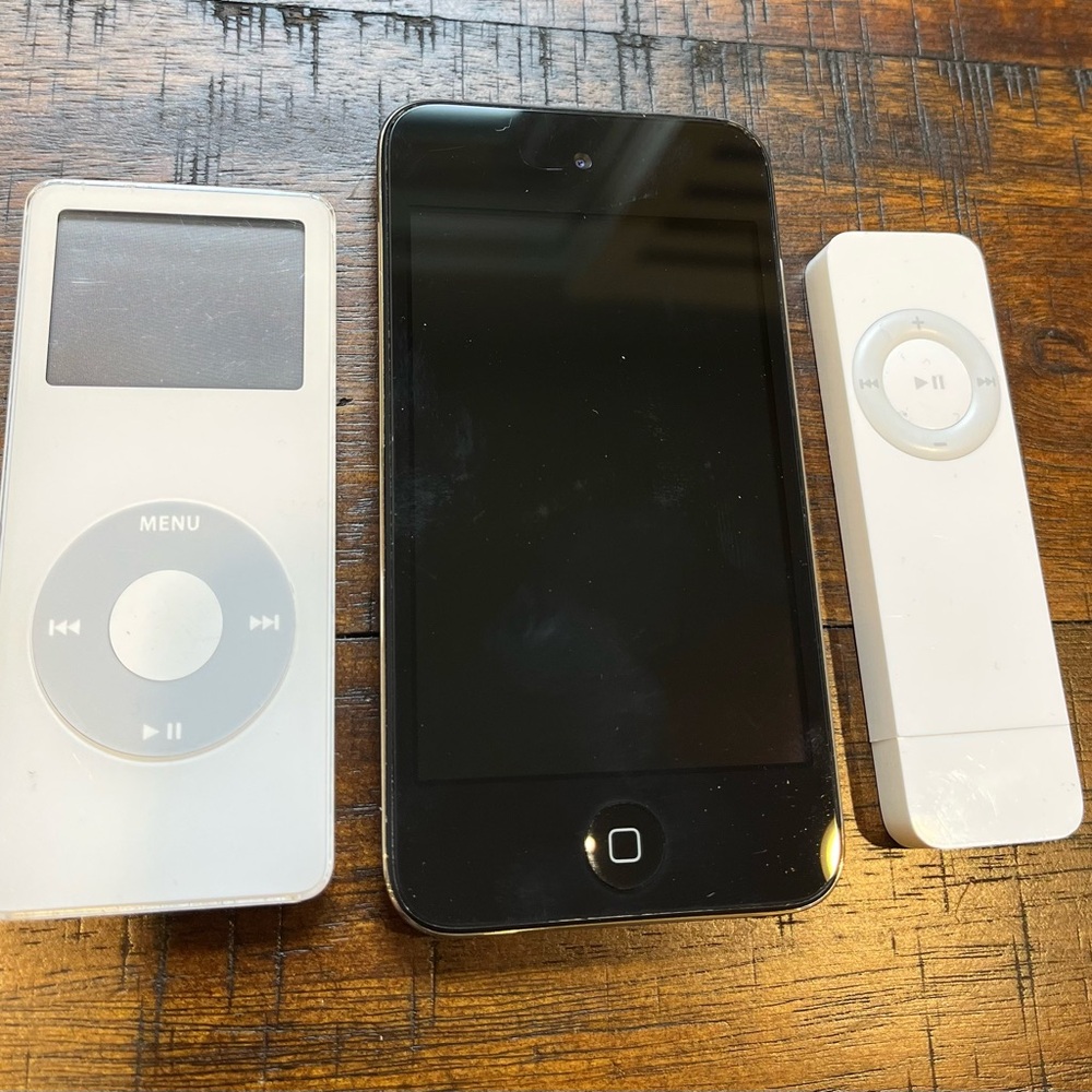 Apple iPod and Accessories Bundle